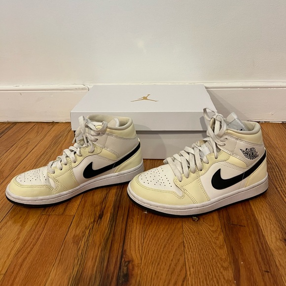 Air Jordan 1 - Mid coconut milk/black - Picture 5 of 10